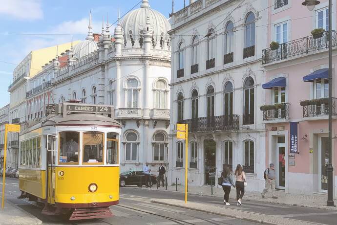 Tram passing by Jardim do Príncipe Real